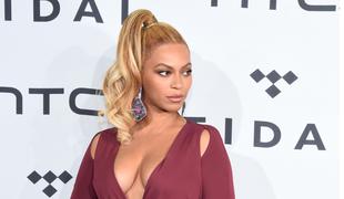 Beyonce preusmerjala pozornost z globokim dekoltejem 