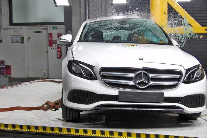 Mercedes se je izkazal pri zaščiti odraslih potnikov in otrok, kjer je osvojil kar 95 oziroma 90 odstotkov vseh razpoložljivih točk. | Foto: EuroNCAP