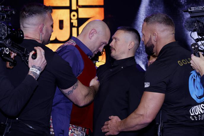 Tyson Fury - Oleksandr Usik | Že na prvem soočenju med Tysonom Furyjem in Oleksandrom Usikom je bilo napeto. | Foto Reuters