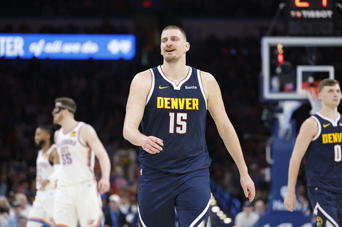 Nikola Jokić je ponudil novo razkošno predstavo. Do novega trojnega dvojčka sta mu zmanjkali le dve asistenci. | Foto: Reuters