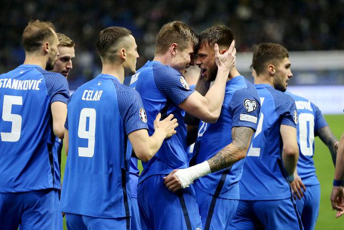 Slovenija je v četrtek po prvem polčasu proti Kazahstanu zaostajala z 0:1, nato pa je sledil preobrat. Po zadetkih Davida Brekala in Žana Vipotnika je zmagala z 2:1. | Foto: Reuters