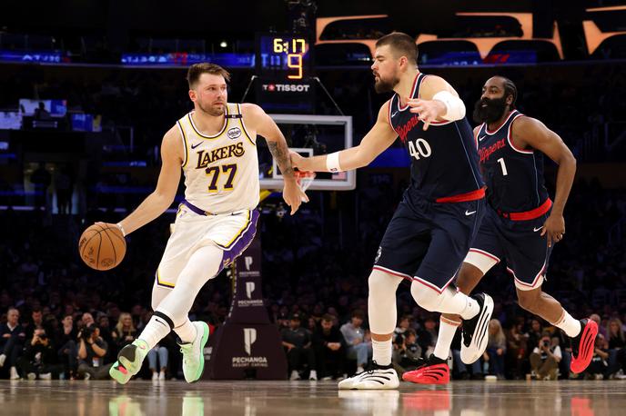 Luka Dončić | Luka Dončić se je še drugič v treh dneh meril z LA Clippers. Znova je zmaga ostala doma, Jezerniki so zmagali že šestič zapored. | Foto Reuters