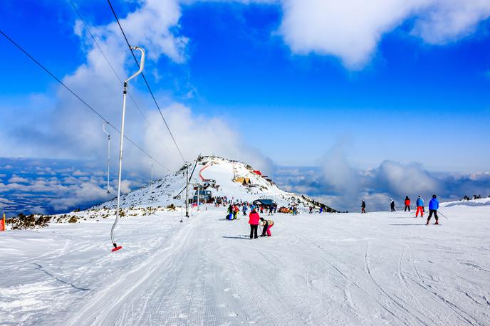 Borovets Bulgarija smučišče | Oba smučarja sta ob trku utrpela zlome kosti. Fotografija je simbolična. | Foto Shutterstock