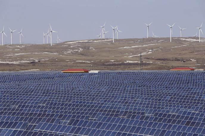 Vetrna in sončna elektrarna | Foto Reuters