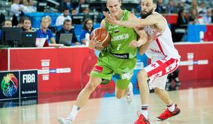 Slovenska košarkarja sta se na EuroBasketu izstrelila v prvo peterko