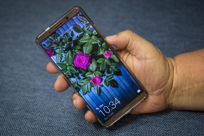 Huawei Mate 10 Pro pripada prvi generaciji pametnih telefonov kitajskega proizvajalca, ki ima zaslon z razmerjem slike 18:9. Kliknite na fotografijo in preberite naš preizkus.  | Foto: Ana Kovač