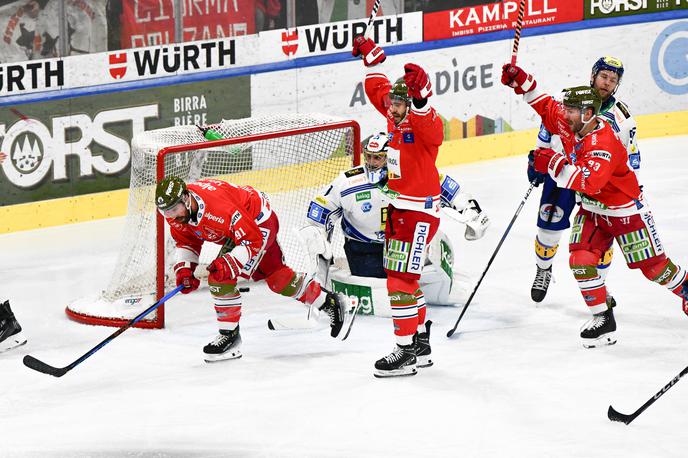 Bolzano : VSV Beljak | Bolzano je v četrtek Beljak premagal s 6:1 in si priigral tri zaključne ploščke za polfinale. Prvega lahko izkoristi že v soboto. | Foto HCB/Manfred Mair