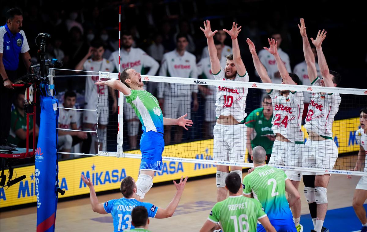 slovenska odbojkarska reprezentanca : Bolgarija | Slovenski odbojkarji so na osmi tekmi lige narodov s 3:0 premagali Bolgarijo in si s sedmo zmago na stežaj odprli vrata do olimpijskih iger. | Foto VolleyballWorld