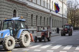 Protestni shod Sindikata kmetov Slovenije. Traktor, kmet, protest.