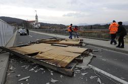 Zaradi močne burje bodo na Ajdovskem in Vipavskem zaprti vrtci in šole