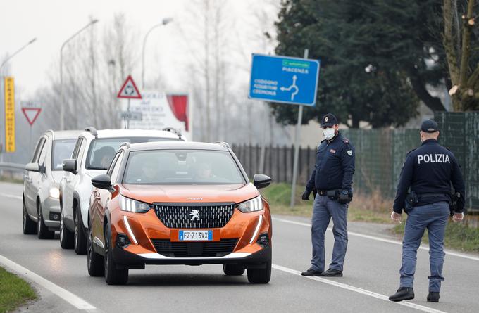 V Italiji je novi koronavirus v samo enem dnevu zahteval 49 življenj. | Foto: Reuters