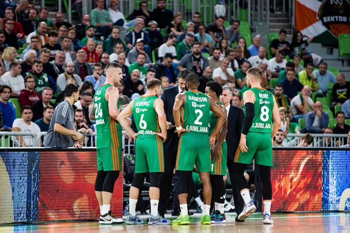 KK Cedevita Olimpija : Bursaspor | Cedevita Olimpija je v sredo klonila na prvi tekmi EuroCupa, v nedeljo bi se morala spopasti s Crveno zvezdo, a je tekma prestavljena. | Foto Grega Valančič/Sportida