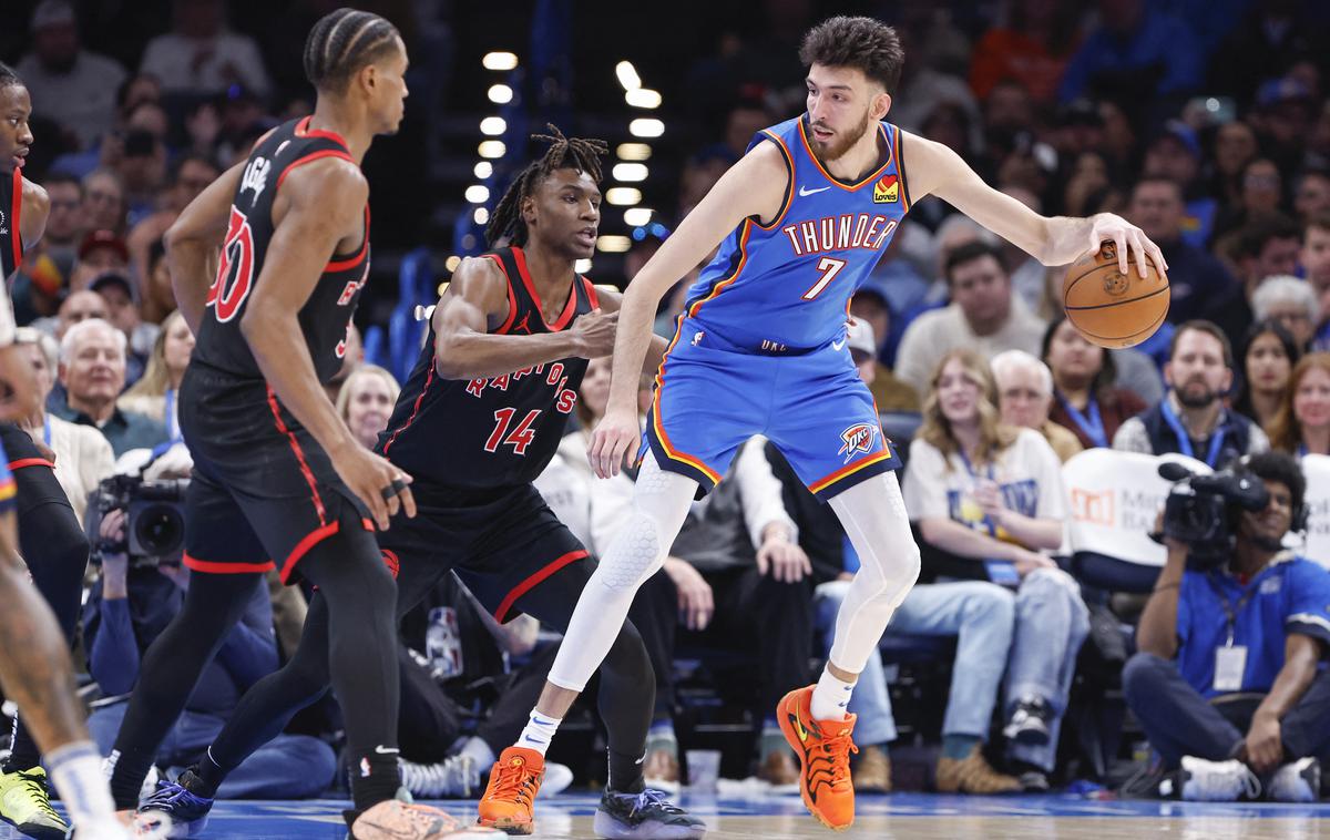 Oklahoma City Thunder, Chet Holmgren | Chet Holmgren si je 10. novembra lani poškodoval kolk, zdaj pa se je vrnil na parket in s soigralci slavil zmago. | Foto Reuters