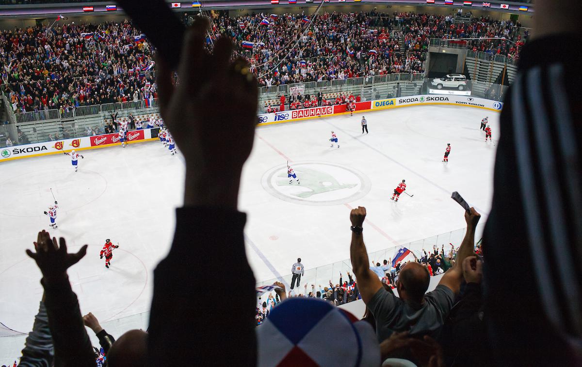 Stožice, SP v hokeju 2012 | V Stožicah se je sicer na prvenstvu leta 2012 zbrala največja množica ljubiteljev hokeja v Sloveniji, na tekmi z Avstrijo je bilo na tribunah kar 10.500 gledalcev. | Foto Matic Klanšek Velej/Sportida