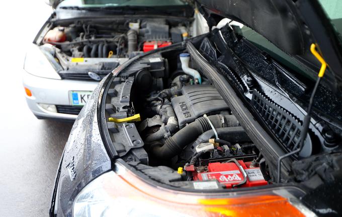 Pri nižjih temperaturah je že zaradi drugačnega načina vžiga zmesi v valju lažji vžig bencinskega kot dizelskega motorja. | Foto: Gregor Pavšič