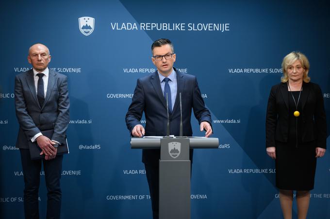 Predsednik vlade, ki opravlja tekoče posle, Marjan Šarec je že napovedal, da bo za ponedeljek sklical Svet za nacionalno varnost v razširjeni sestavi. Šabeder je ob tem dejal, da se mora problematika glede na situacijo dvigniti na najvišjo politično raven. | Foto: STA ,