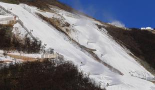 Suša in veter, a so vseeno zasnežili olimpijske proge #video