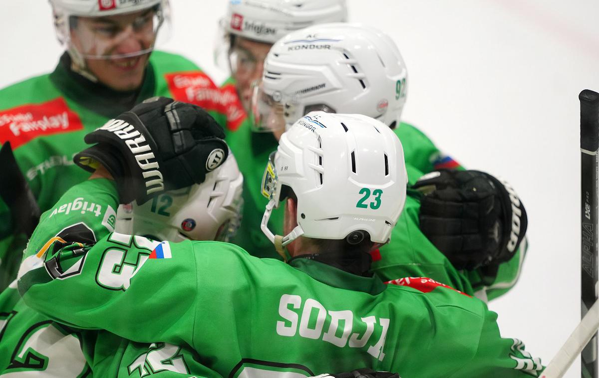 Olimpija Jesenice | Olimpija je na tretji tekmi Jeseničane premagala s 6:1 in si priigrala zaključne ploščke za naslov državnega prvaka. Prvega lahko izkoristi v petek na Jesenicah. | Foto www.alesfevzer.com