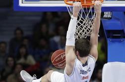 Luka Dončić osmešil obrambo mestnih rivalov (video)