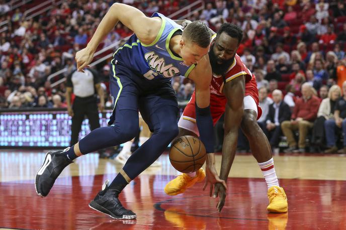 Dallas Mavericks Houston Rockets | Dallas Mavericks so na gostovanju pri Houston Rockets izgubili. | Foto Reuters