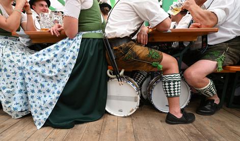 Končal se je Oktoberfest: manj obiskovalcev in rekordno drago pivo #video #foto