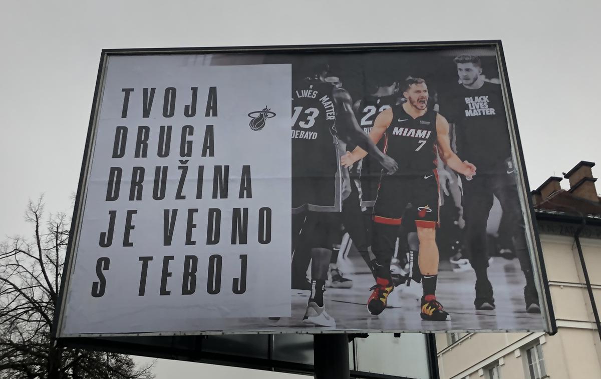 Plakat Gogi | Vsega streljaj od nekdanje dvorane Ilirije v Ljubljani: plakat z jasnim sporočilom | Foto MaPa