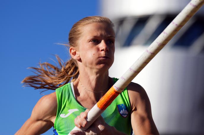 Tina Šutej SP 2022 | Slovenska skakalka ob palici Tina Šutej se bo v noči na ponedeljek borila za medaljo na svetovnem prvenstvu. | Foto Reuters