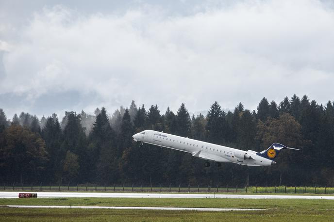 lufthansa | Na Letališče Jožeta Pučnika v Ljubljani sta se vrnila Lufthansa in Wizzair. | Foto STA