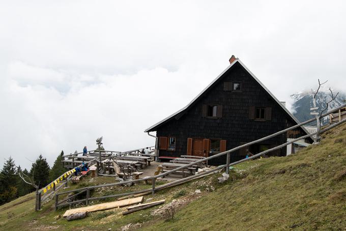 Roblekovemu domu ste v drugem, finalnem krogu glasovanja namenili več kot 11 tisoč glasov. Njegov zasledovalec, in sicer Planinski dom na Kumu, jih je zbral polovico manj. | Foto: Matic Klanšek Velej/Sportida