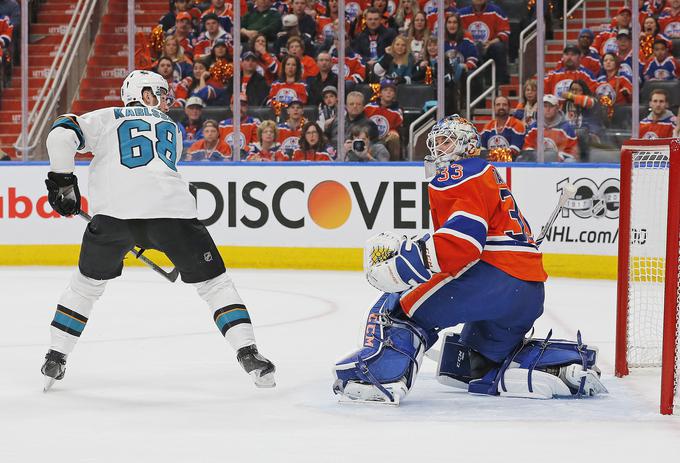 Cam Talbot je ob "nogometni zmagi" Edmontona zaklenil svoja vrata. | Foto: Reuters