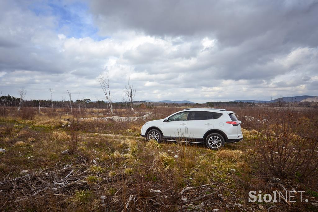 Toyota RAV4 - fotogalerija testnega vozila