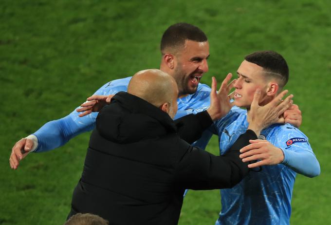 Po zadetku za 2:1 je Phil Foden stekel do trenerja. | Foto: Reuters