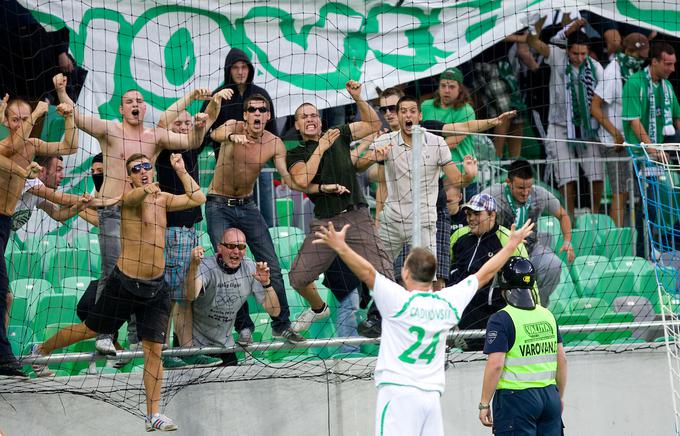 Nepozabno slavje Dragana Čadikovskega po zadetku v 34. minuti, s katerim je Olimpija povedla z 2:0. | Foto: Vid Ponikvar