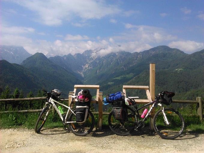 Vožnja po Solčavski panoramski cesti je sicer zahtevna (premagali boste skoraj tisoč višinskih metrov), a nagrajuje z razgledi. | Foto: 