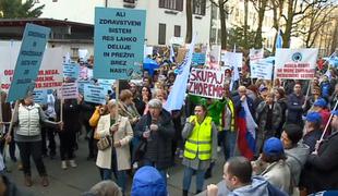 Na protest prišli zdravstveni delavci iz vse Slovenije #video