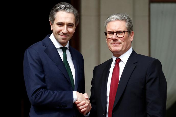 Keir Starmer in Simon Harris | Keir Starmer (desno) in Simon Harris (levo) sta se dogovorila, da bodo od prihodnjega leta potekala redna letna srečanja na temo trgovine in sodelovanja med državama. | Foto Reuters