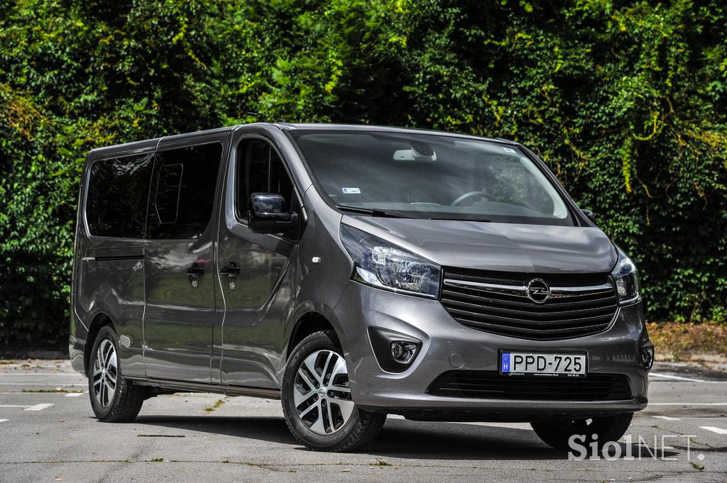 Opel vivaro touring