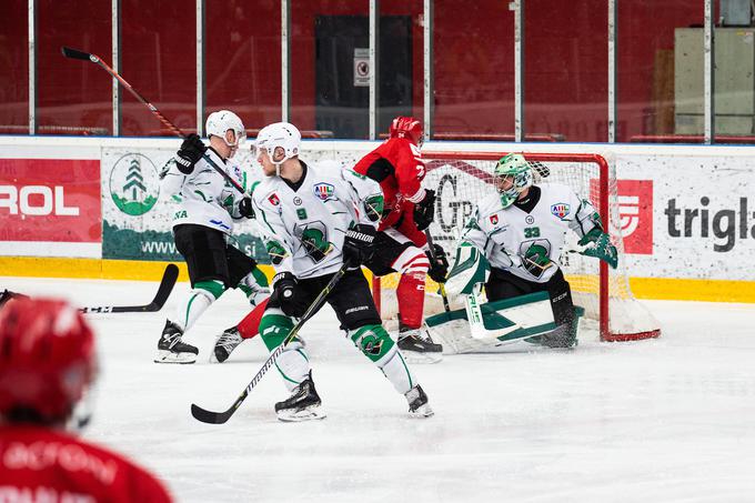 "Tukaj se moramo Jesenice in Olimpija postaviti v iste čevlje, stopiti bolj skupaj ter najti način, ki bo za nas najboljši, stati za njim in se zanj boriti. To ne pomeni, da se moramo z vsakim spreti in da smo mi edini, ki vemo, kaj je prav," meni, da bi se morala slovenska predstavnika v Alpski ligi intenzivneje boriti za svoj prav. | Foto: Peter Podobnik/Sportida