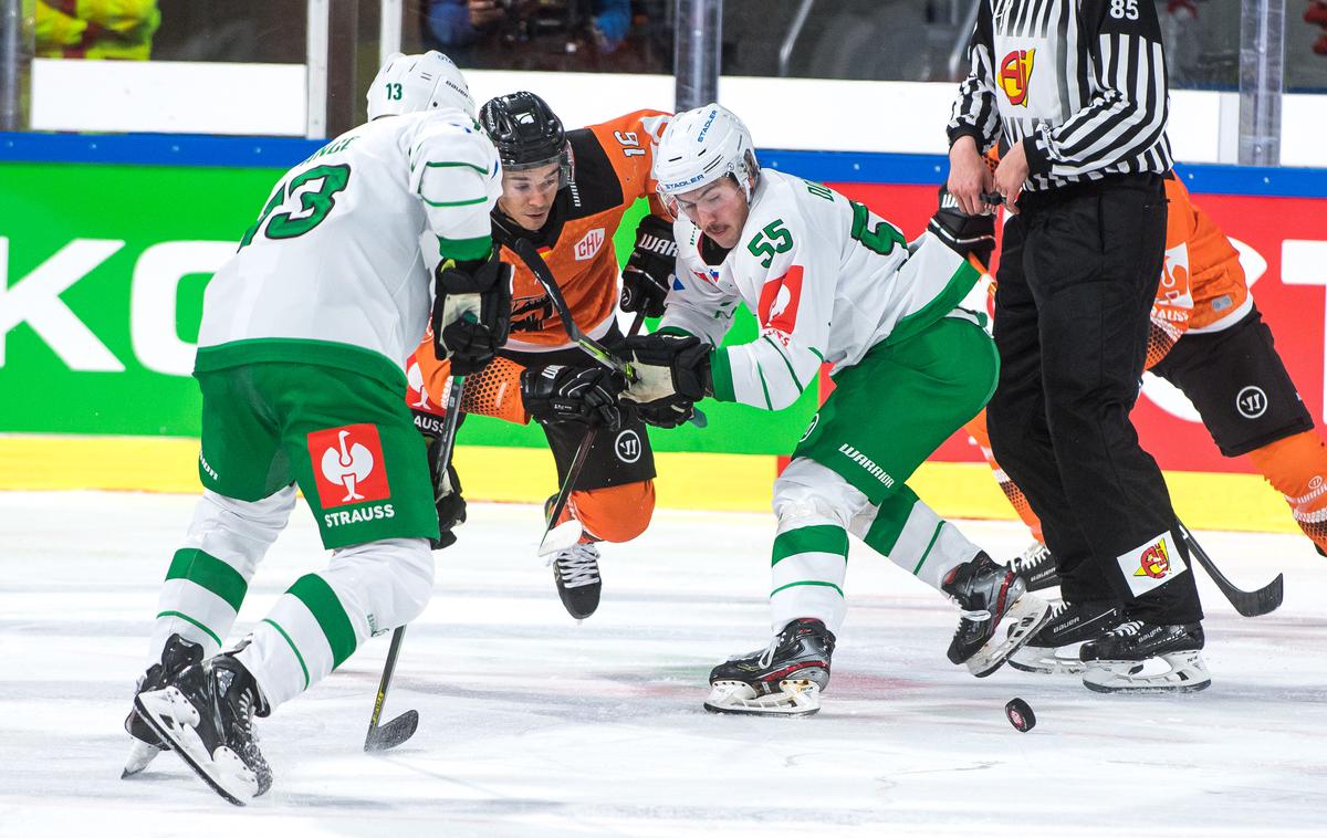 HK Olimpija, Wolfsburg, hokejska liga prvakov | Hokejisti Olimpije so po visokem porazu pri Wolfsburgu obžalovali predvsem napake v obrambni tretjini, ki so jih gostje s pridom izkoriščali. | Foto Domen Jančič/HK SŽ Olimpija