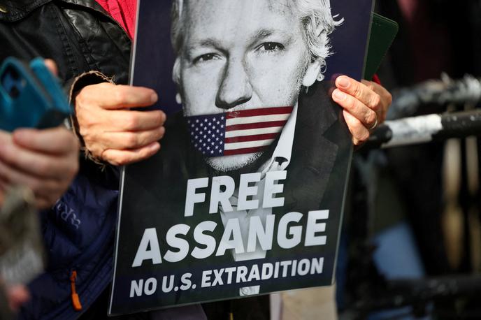 Julian Assange | Assange se že več kot desetletje bori proti izročitvi ZDA, marca pa je višje sodišče v Londonu dovolilo celovito obravnavo njegove pritožbe. | Foto Reuters