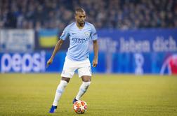 Fernandinho podaljšal s Cityjem za leto dni