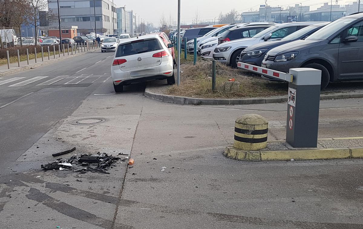 prometna nesreča | Največje zavarovalniške goljufije nastajajo takrat, kadar so v goljufijo vpleteni različni deležniki, ki med seboj sodelujejo. | Foto Gregor Pavšič