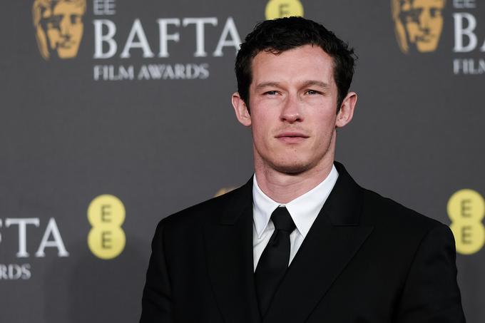 Callum Turner je zaslovel v vlogi Tezeja Scamanderja v seriji filmov Magične živali (Fantastic Beasts). | Foto: Guliverimage