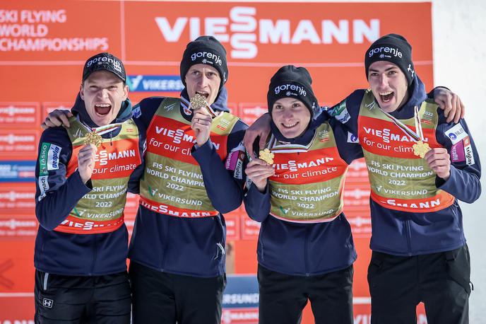 svetovno prvenstvo v poletih Anže Lanišek Timi Zajc Peter Prevc Domen Prevc | Slovenski skakalci so poleteli do krstne zlate medalje na ekipni tekmi. | Foto Sportida