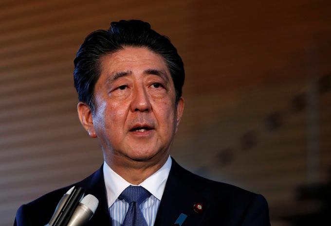 "S Severno Korejo se bom soočil neposredno in delal za rešitev vprašanja ugrabitev," je poudaril japonski premier Shinz Abe. | Foto: Reuters