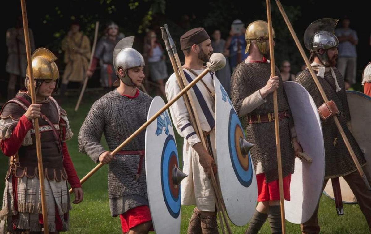 Festival Ad Fluvium Frigidum v Ajdovščini | Med petkom in nedeljo bodo središče Ajdovščine zavzeli Rimljani in uprizorili bitko, ki je zaznamovala tok zgodovine. | Foto Ad Fluvium Frigidum