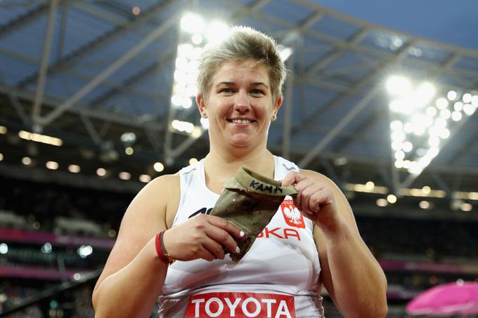 Anita Wlodarczyk na tekmovanjih še vedno uporablja Kamilino rokavico. | Foto: Gulliver/Getty Images