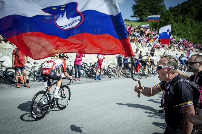 Giro je Slovenijo nazadnje obiskal leta 2022, ko so kolesarji grizli na Kolovrat nad Kobaridom. | Foto: Ana Kovač