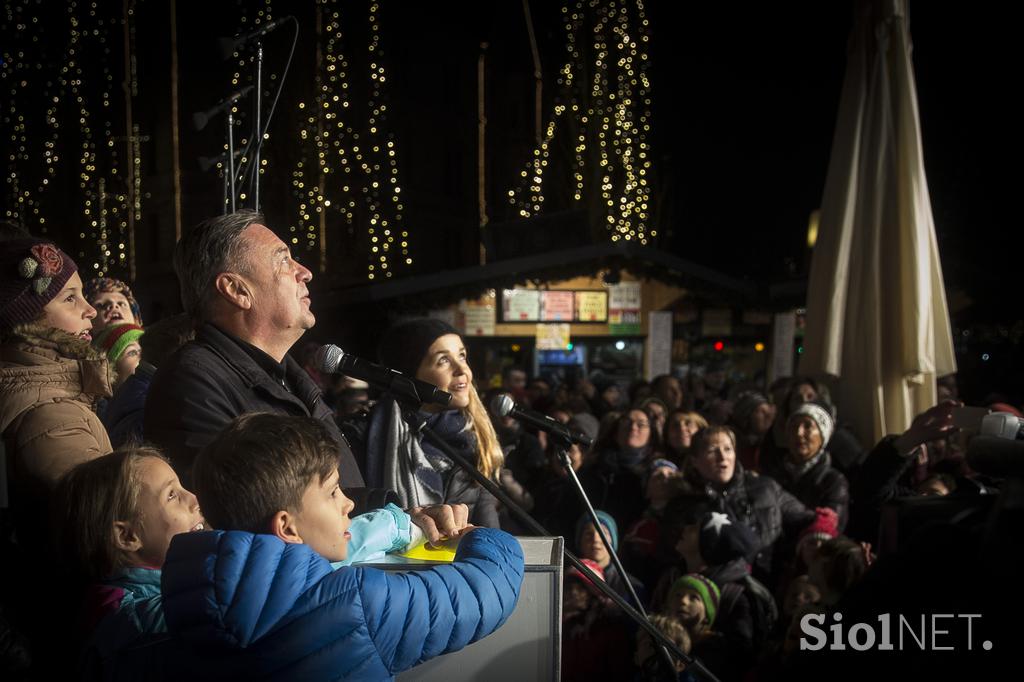 Ljubljana praznična okrasitev lučke december