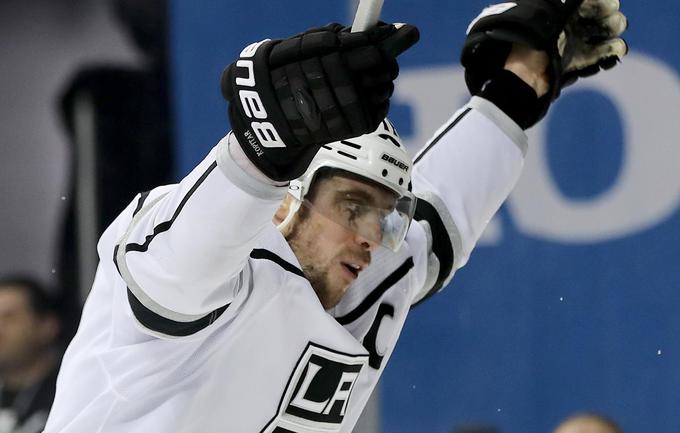 Anže Kopitar bi konec sezone lahko dočakal tisočo tekmo rednega dela sezone lige NHL. Na večni lestvici Kraljev je po številu tekem na četrtem mestu. | Foto: Getty Images